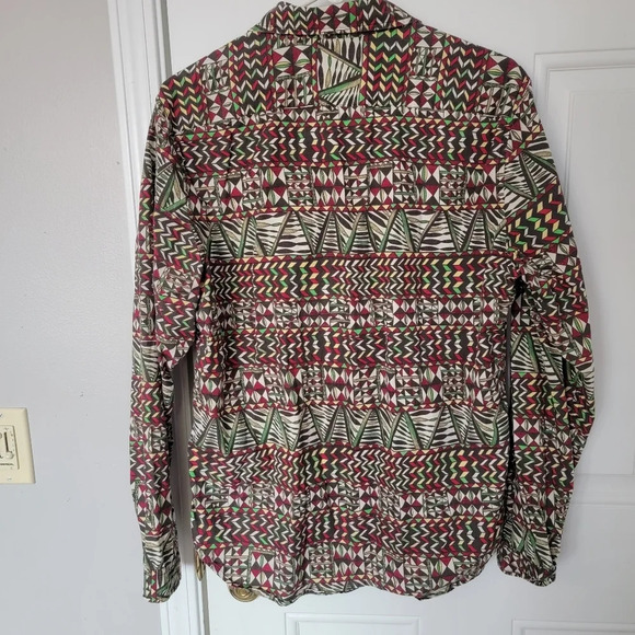 MNWKA Mens Button Down Shirt Red Green Black Tribal Design Size M - Picture 5 of 10